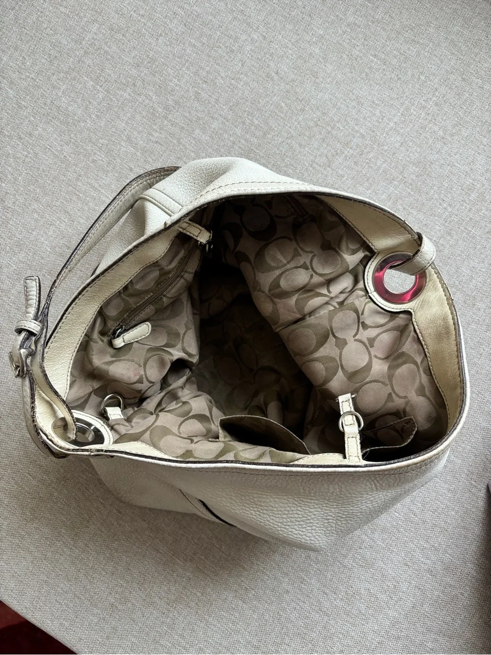 2005 Coach Cream Leather Shoulder Bag/hobo style